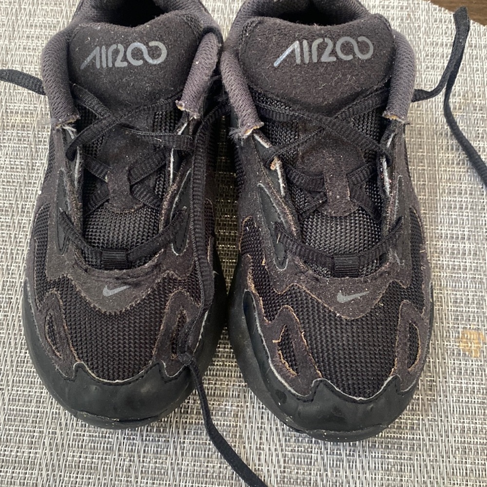 Black airmax 11c  fair condition